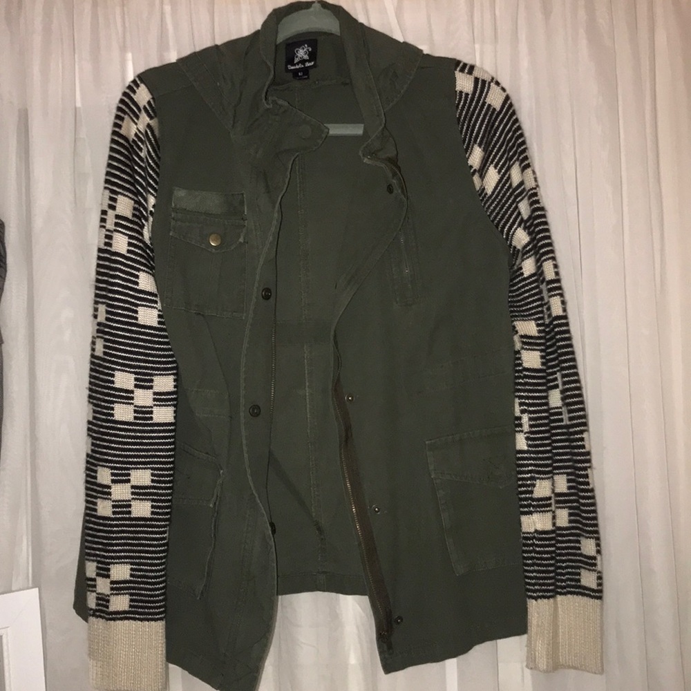 Sweater sleeved jacket